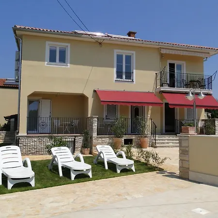 Ester * Umago