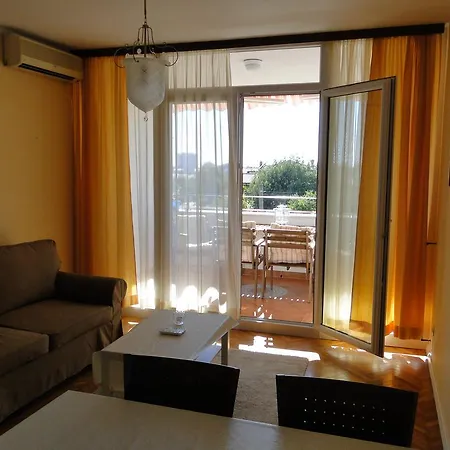 Ester Apartman *